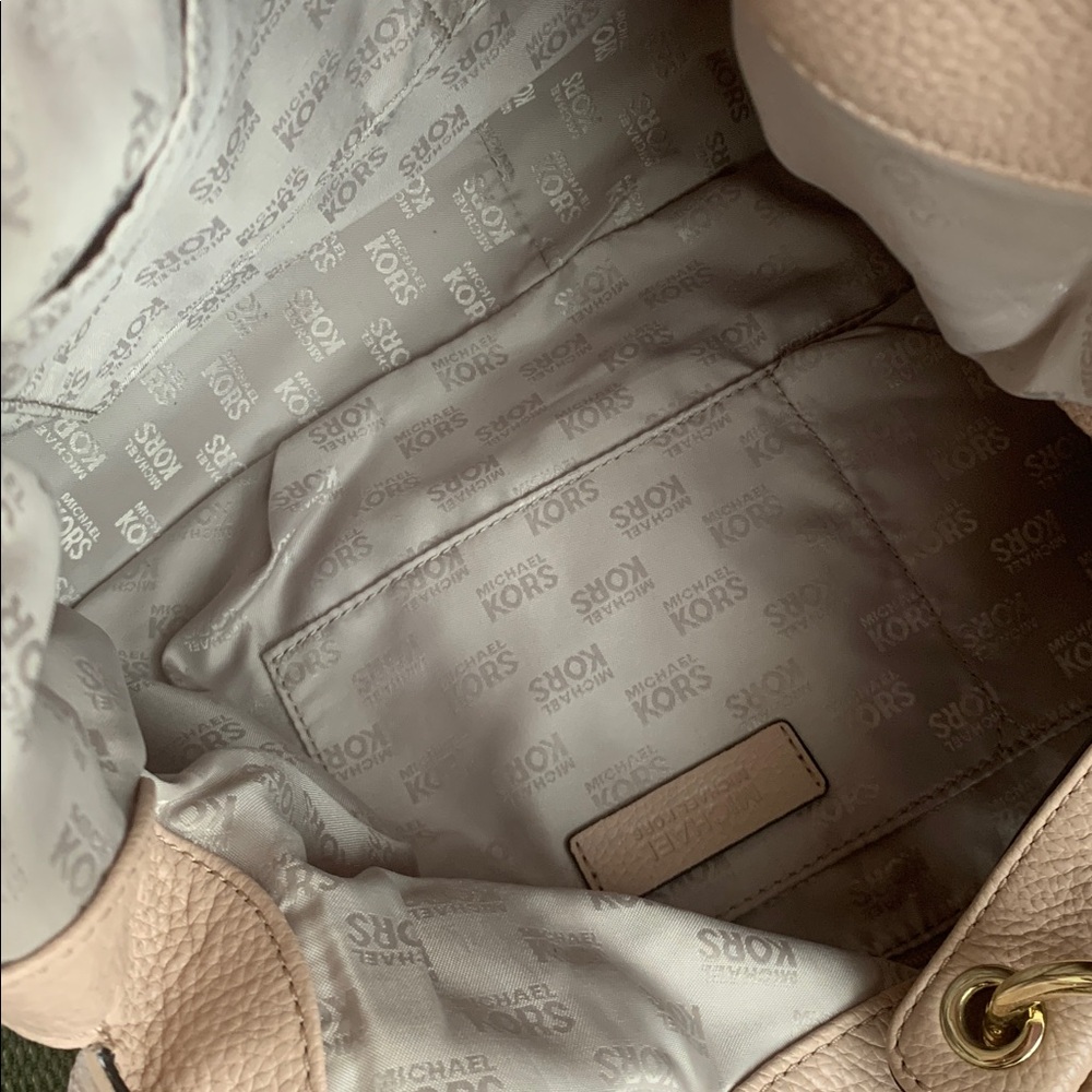 Michael Kors Leather Blush Hobo Bag with Dustbag. - Picture 6 of 15